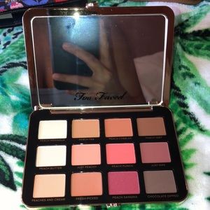 Too Faced Just Peachy mattes